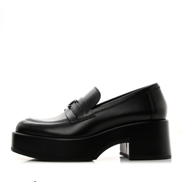 Authentic Chanel Calfskin CC platform loafers - Picture 2 of 9